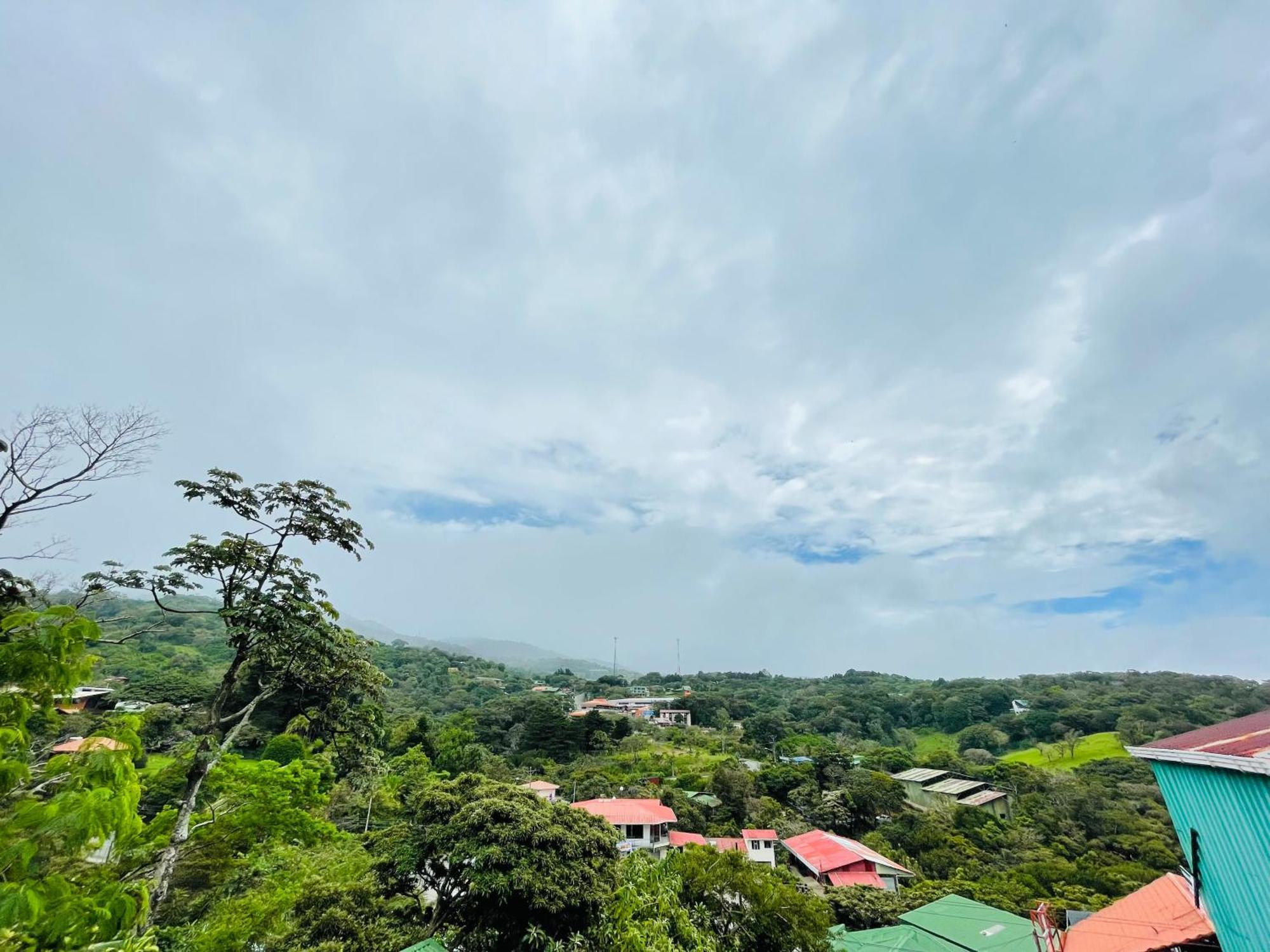 Cabinas Nuestra Kasa Bed & Breakfast Monteverde Exterior photo